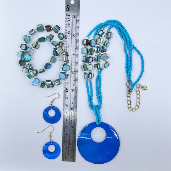 NWOT - Set - Blue Dyed Shell Turquoise Beaded 18” Gold Tone Necklace Set - Picture 10 of 10